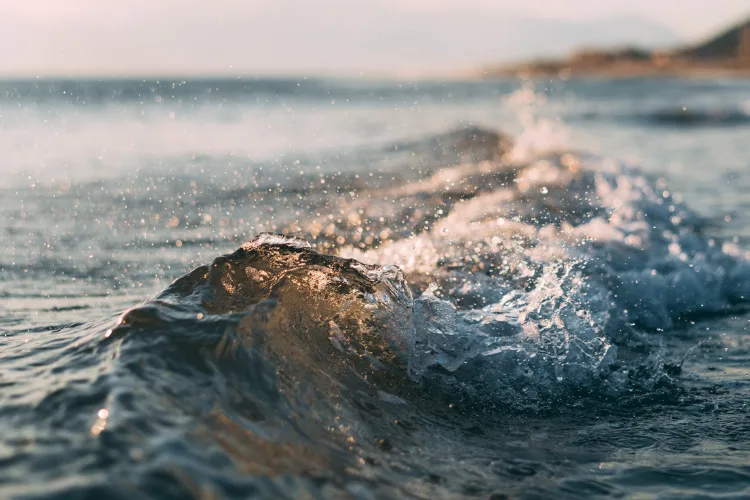 Entrepreneur enjoying vacation on beach while virtual assistant manages business tasks remotely