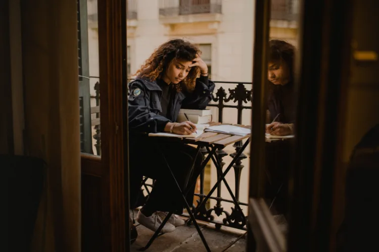 Grammarly writing tool interface showing grammar and spelling suggestions for professionals